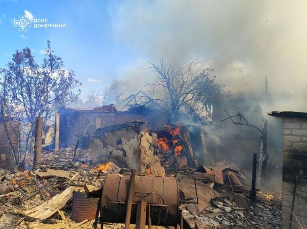 На Донеччині через обстріли горіли будинки та ліси