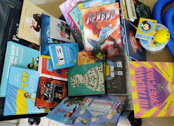 Северодонецкие библиотекари получили "Чемоданчик с книгами"