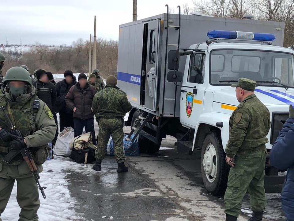 Украина приняла больше тридцати заключенных из ОРЛО (фото)