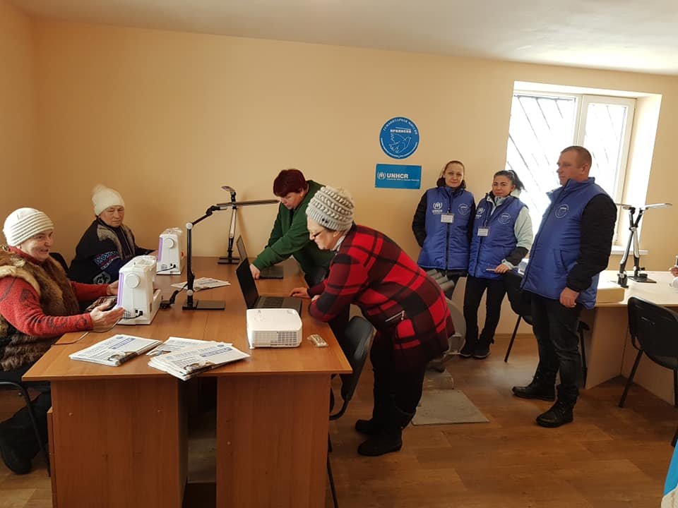В Станице Луганской открыли центр для переселенцев