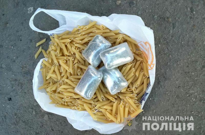 В Мариуполе в макаронах нашли наркотики (фото)