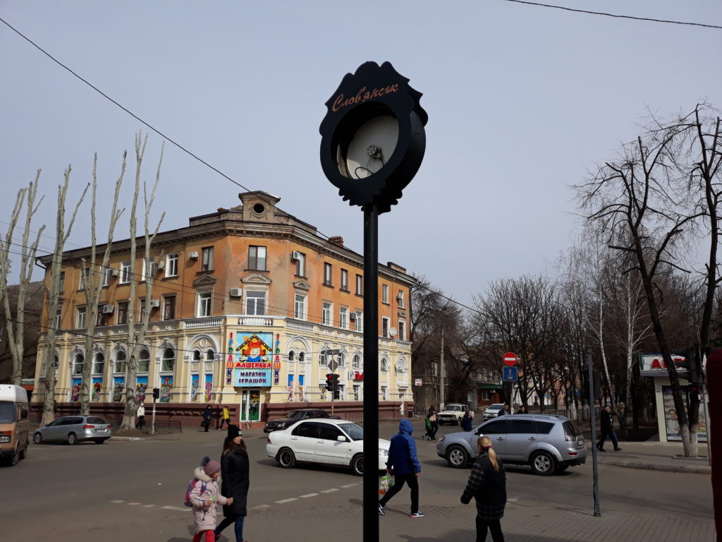 В Славянске повредили городские часы (фото)