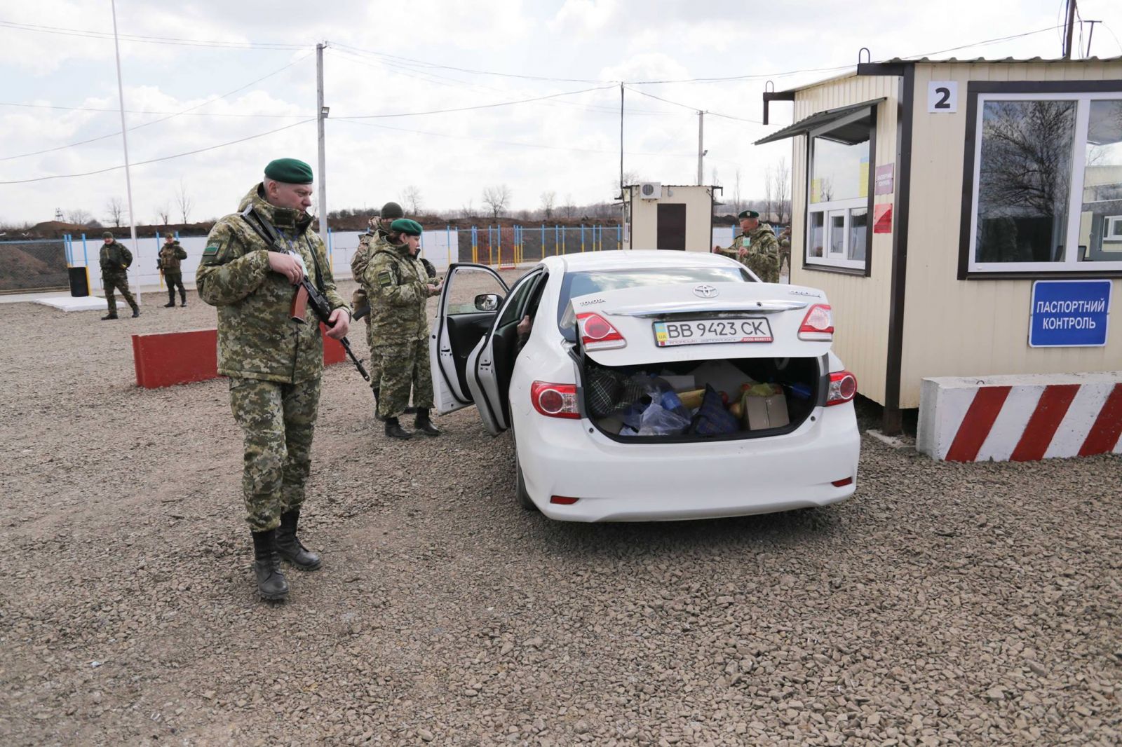 На КПВВ Донбасса - очереди