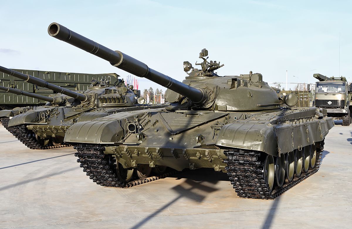 Под Луганском заметили больше 50 танков