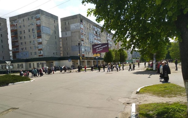 Жители Лисичанска перекрыли дорогу