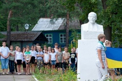 На Донетчине снесли памятник Ленину