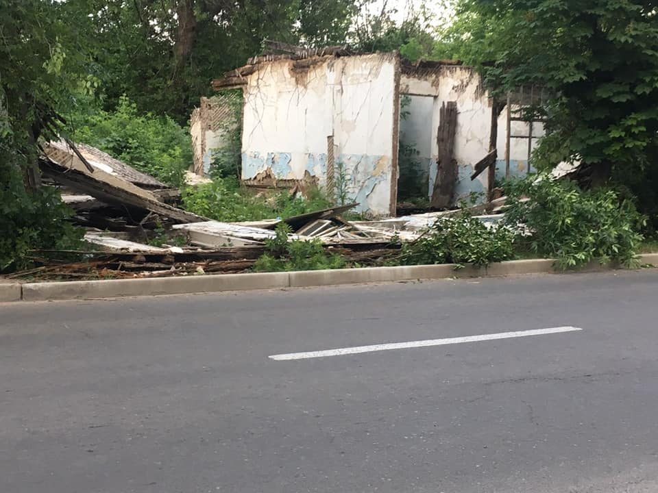 В Святогорске обвалилась стена детского лагеря (фото)