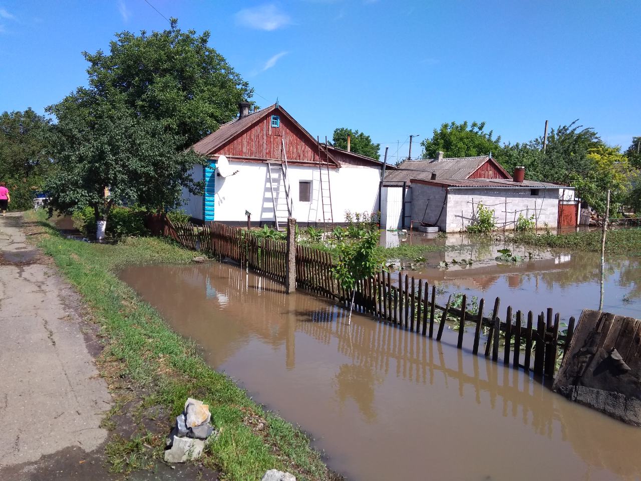 На Донетчине затопило жилые дома (фото)