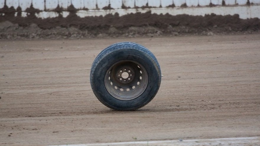 В Мариуполе у маршрутки на ходу отвалилось колесо (фото)