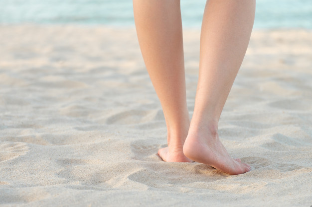 По мариупольскому пляжу бродила голая женщина