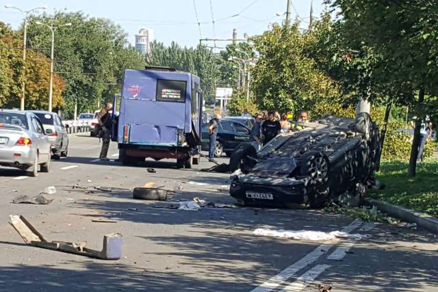 Смертельное ДТП в Донецке: водитель сбежал (фото)