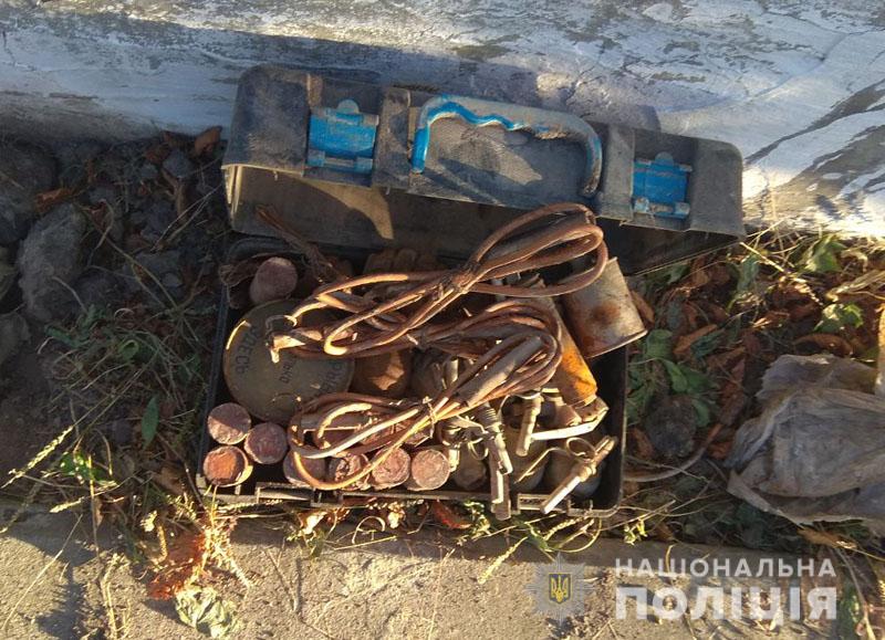 В Константиновке посреди улицы нашли взрывчатку (фото)