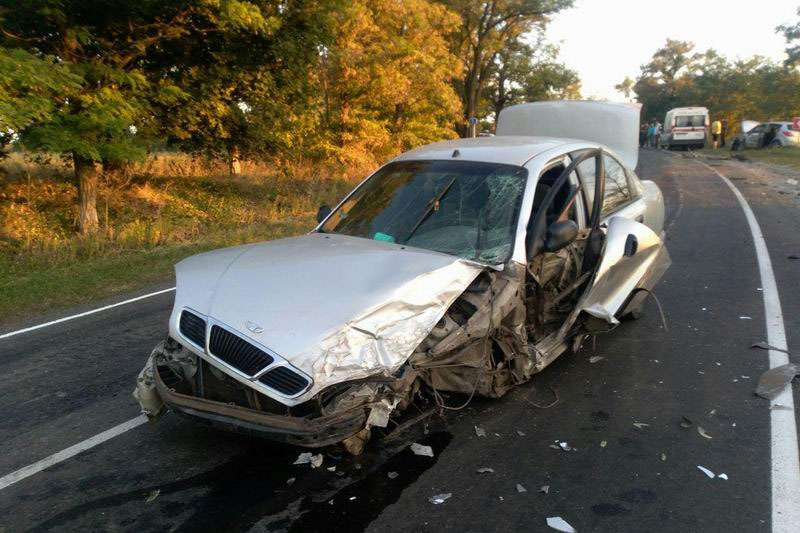 ДТП на трассе под Славянском: машины разбиты вдребезги (фото)