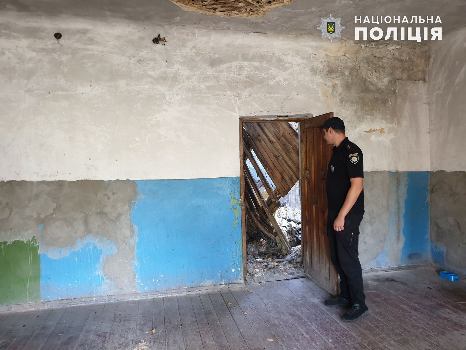 В Лисичанске в многоквартирном доме рухнула крыша (фото)