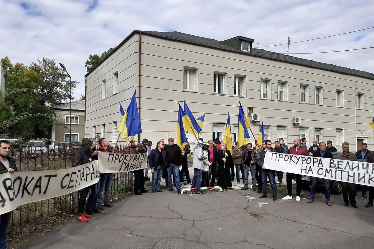 Ветераны АТО пикетировали суд в Доброполье (фото)