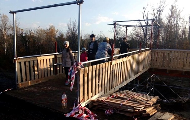 В Станице Луганской открыли временный мост (фото, видео)