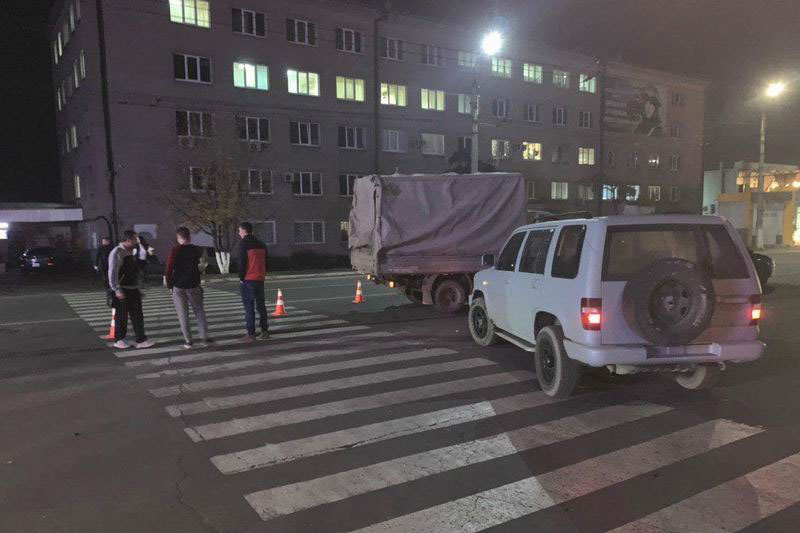 В Славянске грузовик сбил подростка на переходе (фото)