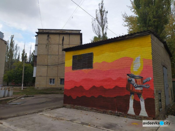 В Авдеевке школьница создала мурал (фото)