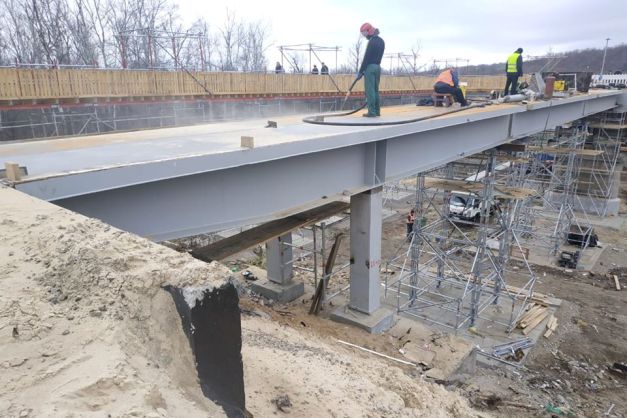 Как идет ремонт моста в Станице Луганской (фото, видео)