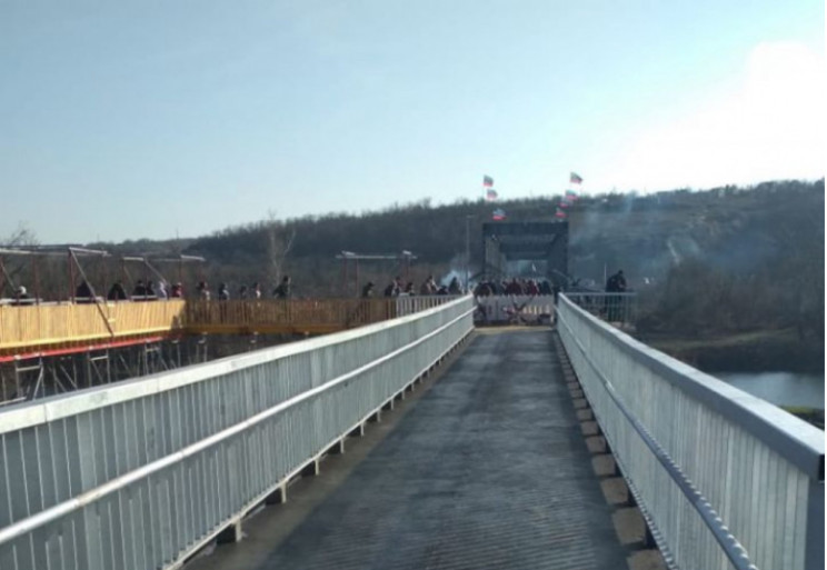 Как идет ремонт моста в Станице Луганской (видео)