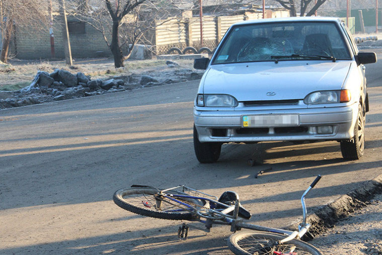 В Покровске сбили маленького велосипедиста (фото)