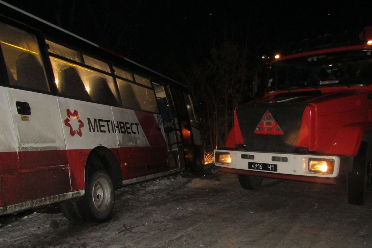 Под Авдеевкой застрял автобус с детьми (фото)