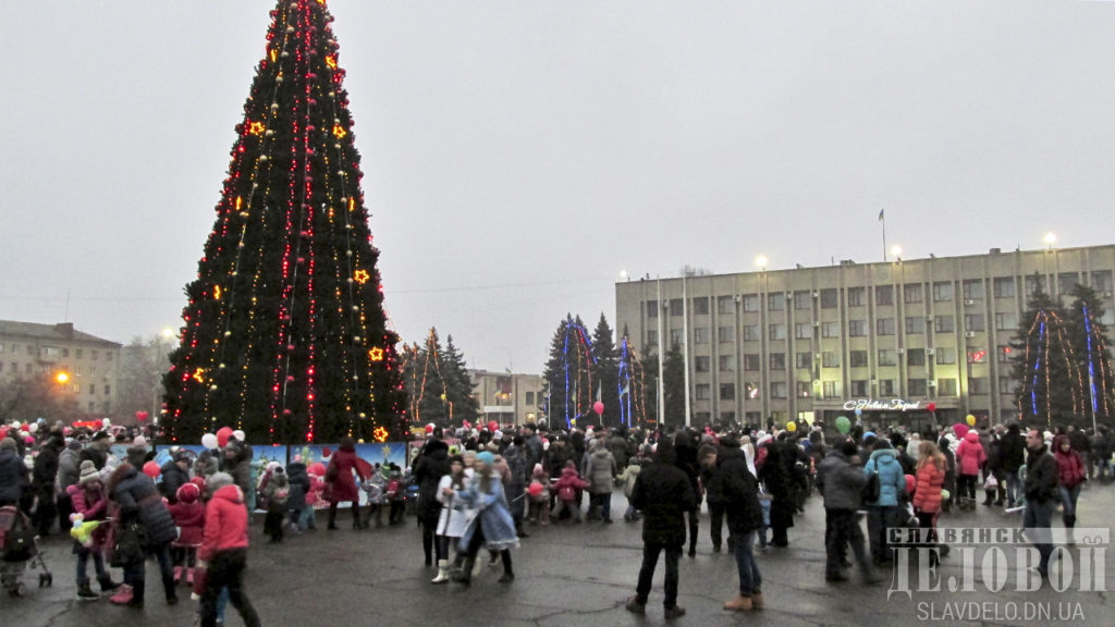 В Славянске потратят полмиллиона на новые украшения для городской елки