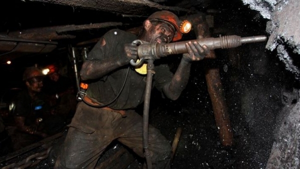 Горняки шахты «Краснолиманская» начали получать деньги
