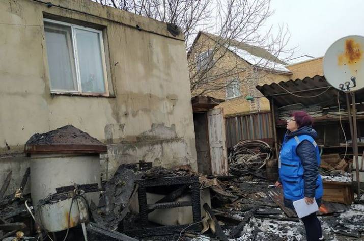 На линии разграничения в Донецкой области сгорел жилой дом (фото)