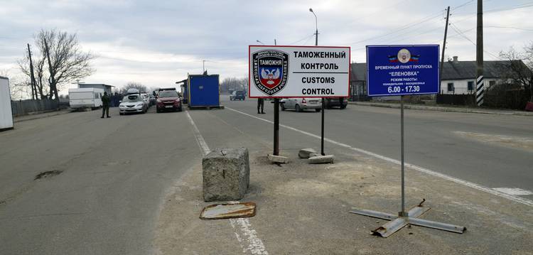 Боевики "ДНР" закрывают пункты пропуска на линии разграничения