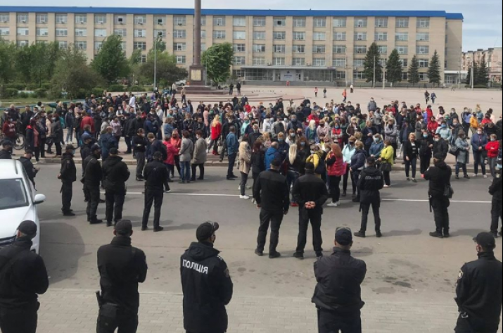 Предприниматели вышли на митинг к Луганской ОГА