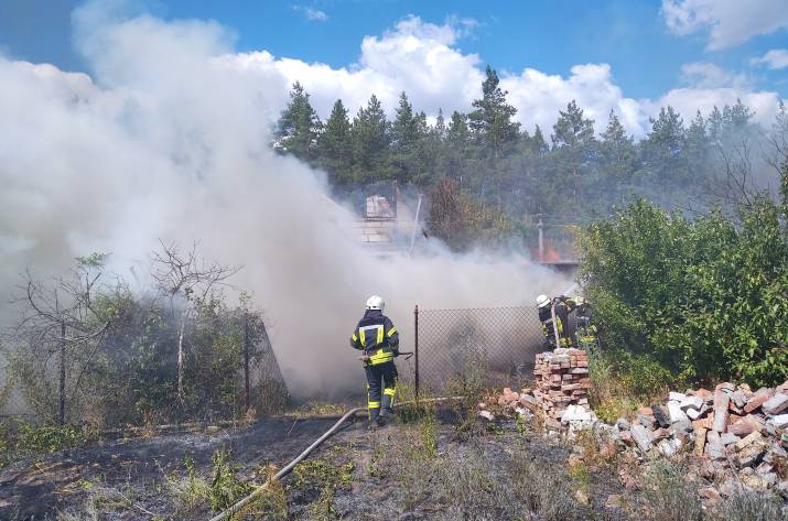 В Станично-Луганском районе случился пожар