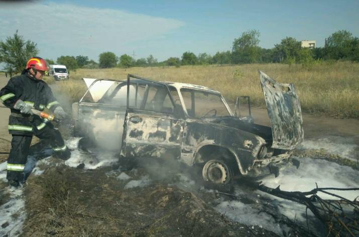 В Лисичанске загорелся автомобиль. Водитель - в тяжелом состоянии