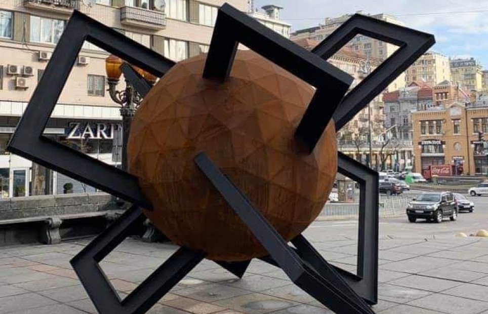 В Мариуполе появится скульптура «Противостояние» и Колокол мира