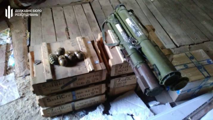 Чиновник внешней разведки и экс-пограничник вывозили боеприпасы из зоны ООС