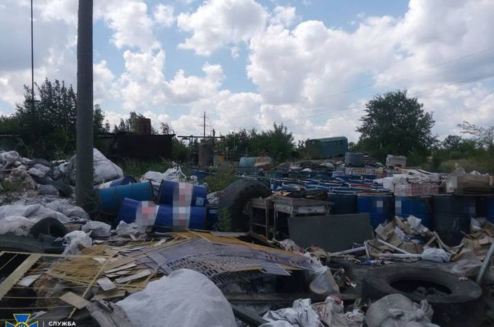 Фирма из Северодонецка устроила свалку токсичных отходов