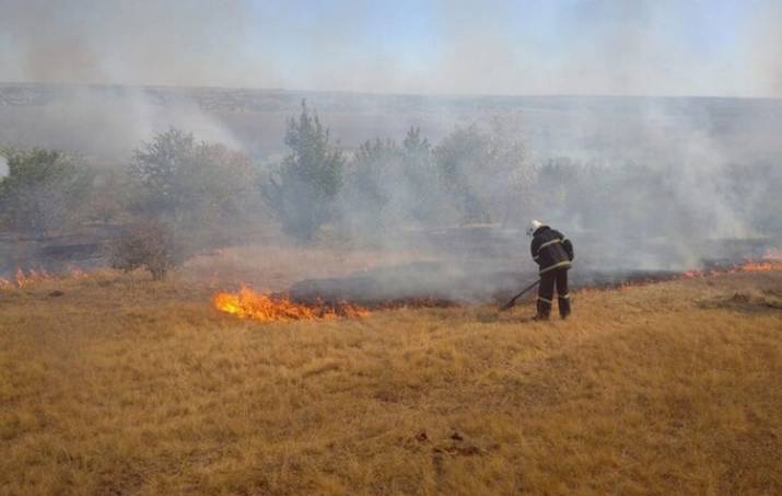На Луганщине во время тушения пожара пострадал один спасатель