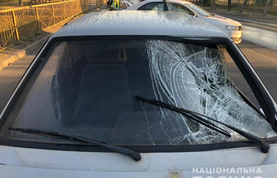 В Мариуполе под колесами автомобиля погибла 71-летняя женщина