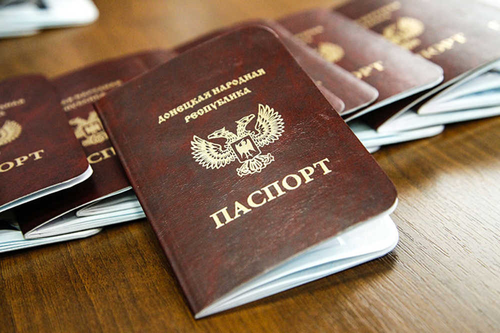 В «ЛНР» рассказали, сколько человек получили российские паспорта 