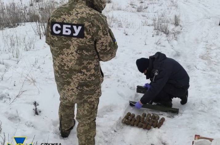 В Станице Луганской обнаружен тайник с оружием