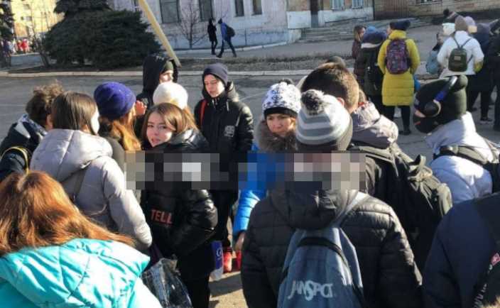 В Макеевке из школы эвакуировали детей