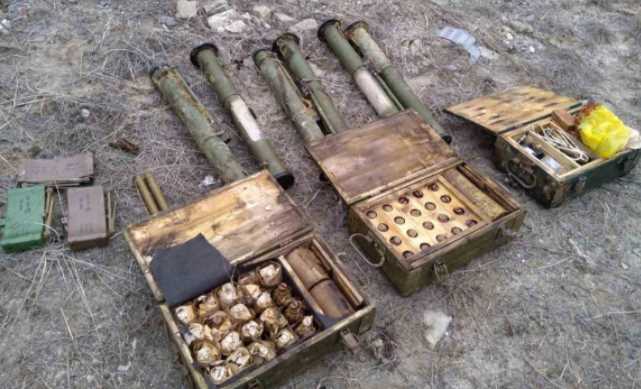 На Луганщине найдено три тайника с реактивными снарядами и взрывчаткой
