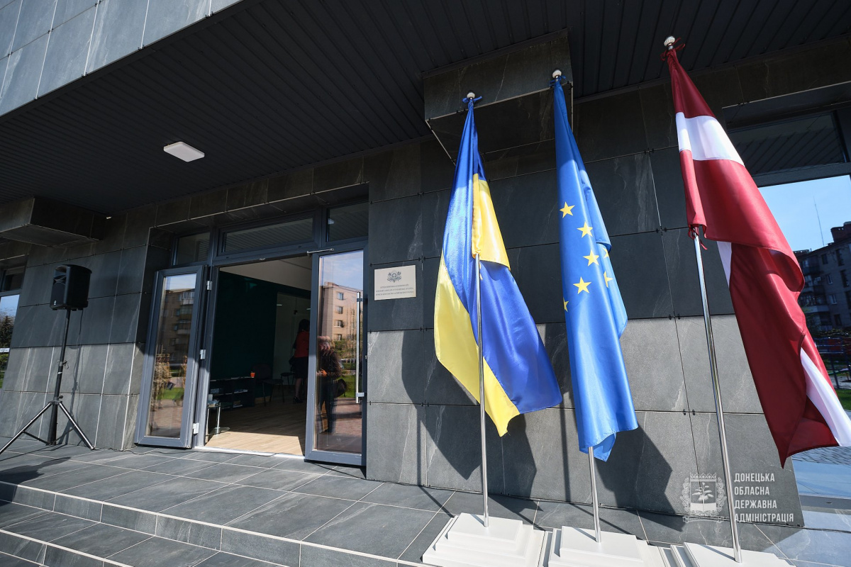 В Славянске открыли почетное консульство Латвии