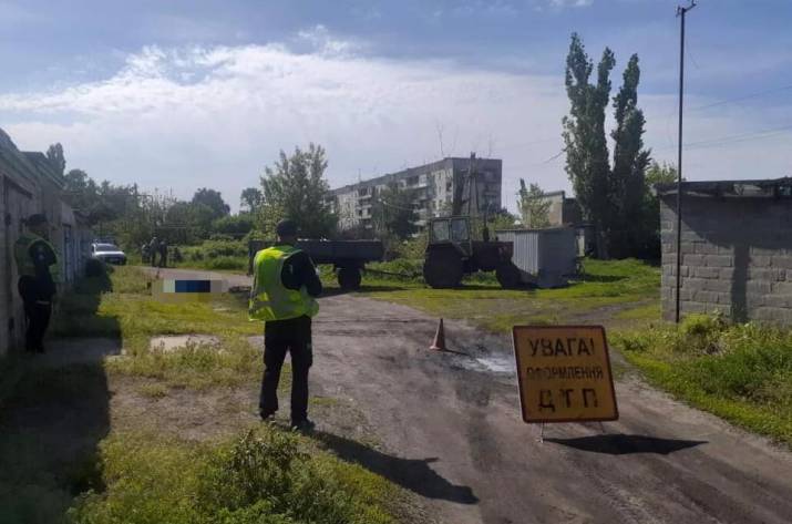 На Луганщине трактор насмерть сбил велосипедистку