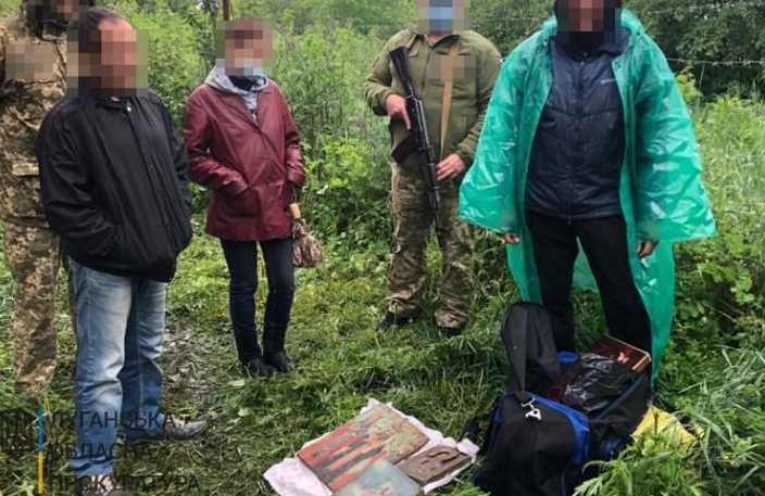 В Луганской области контрабандист пытался доставить иконы в Россию