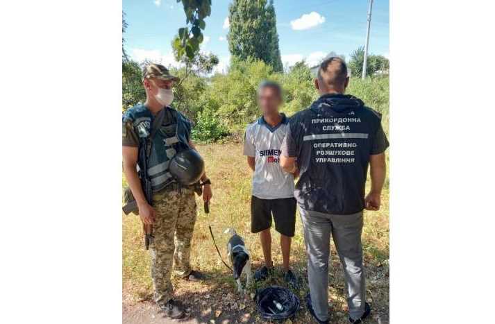 На прифронтовой Луганщине пограничники задержали мужчину с боеприпасами