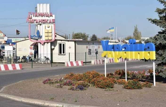 В Станице Луганской сообщают о сильных обстрелах