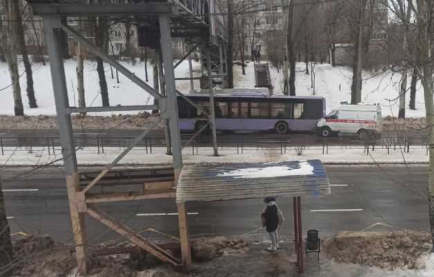 В Донецке «скорая» врезалась в автобус