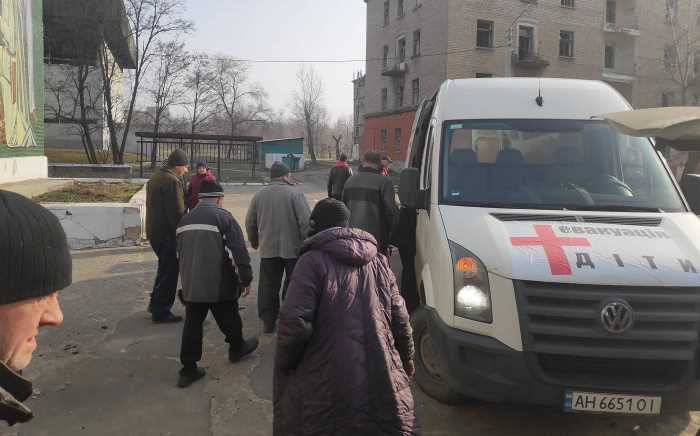 Из Рубежного и Кременной эвакуировались 62 человека