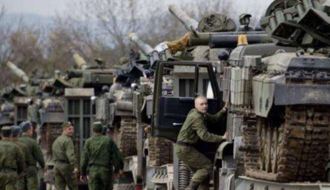 Россияне стягивают сотни единиц техники к линии фронта